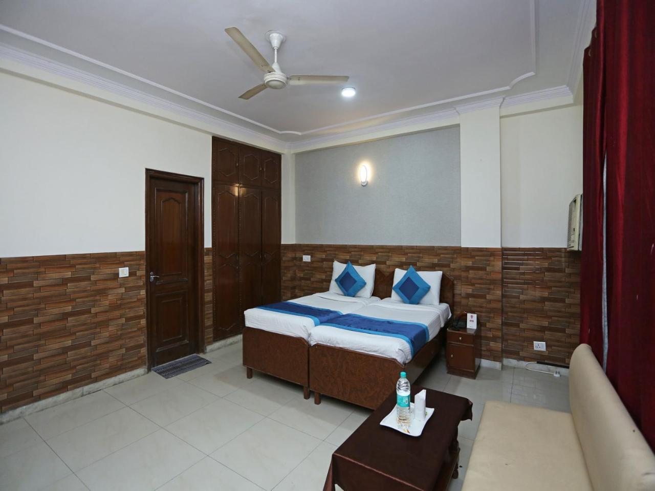 Oyo 472 Hotel Sareen New Delhi Exteriör bild