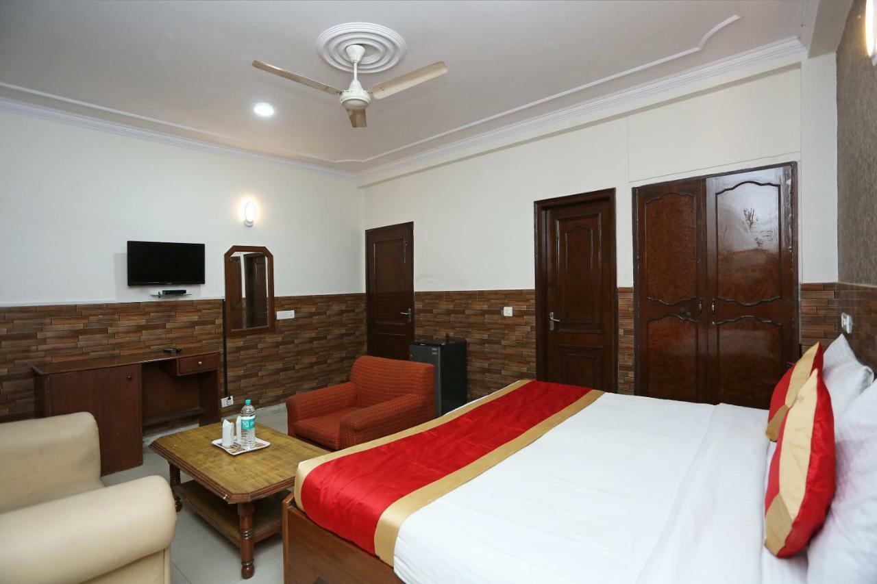 Oyo 472 Hotel Sareen New Delhi Exteriör bild